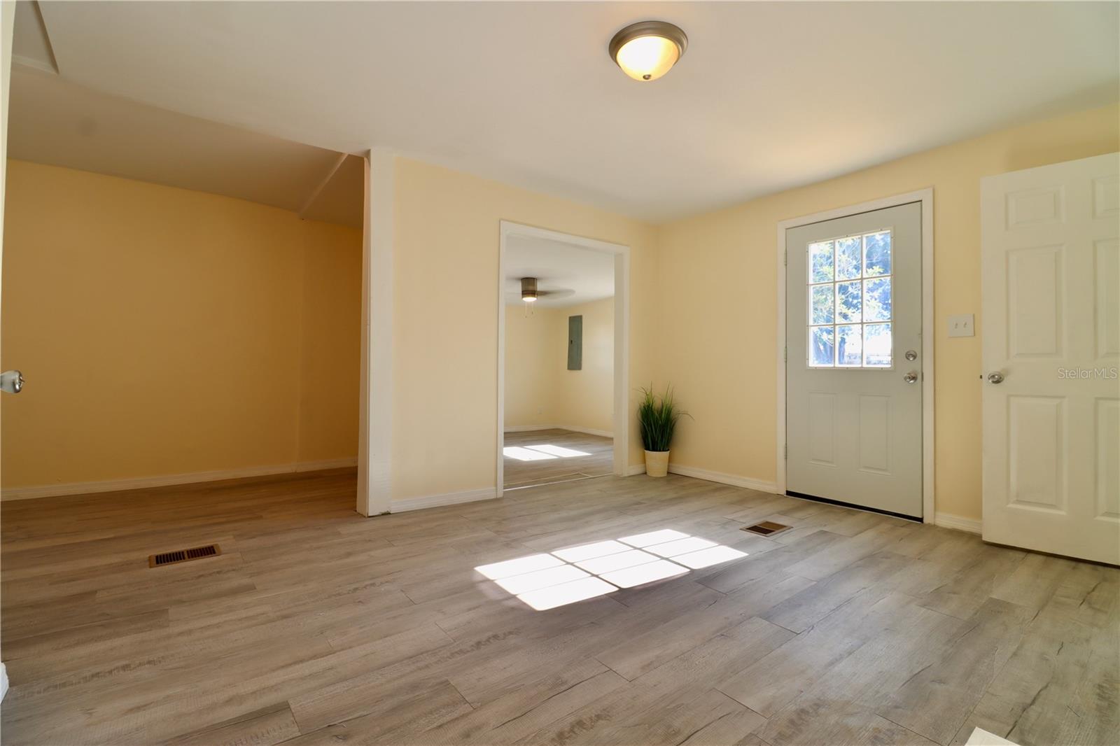 Image 11 of 34 For 11008 Pine Tree Lane