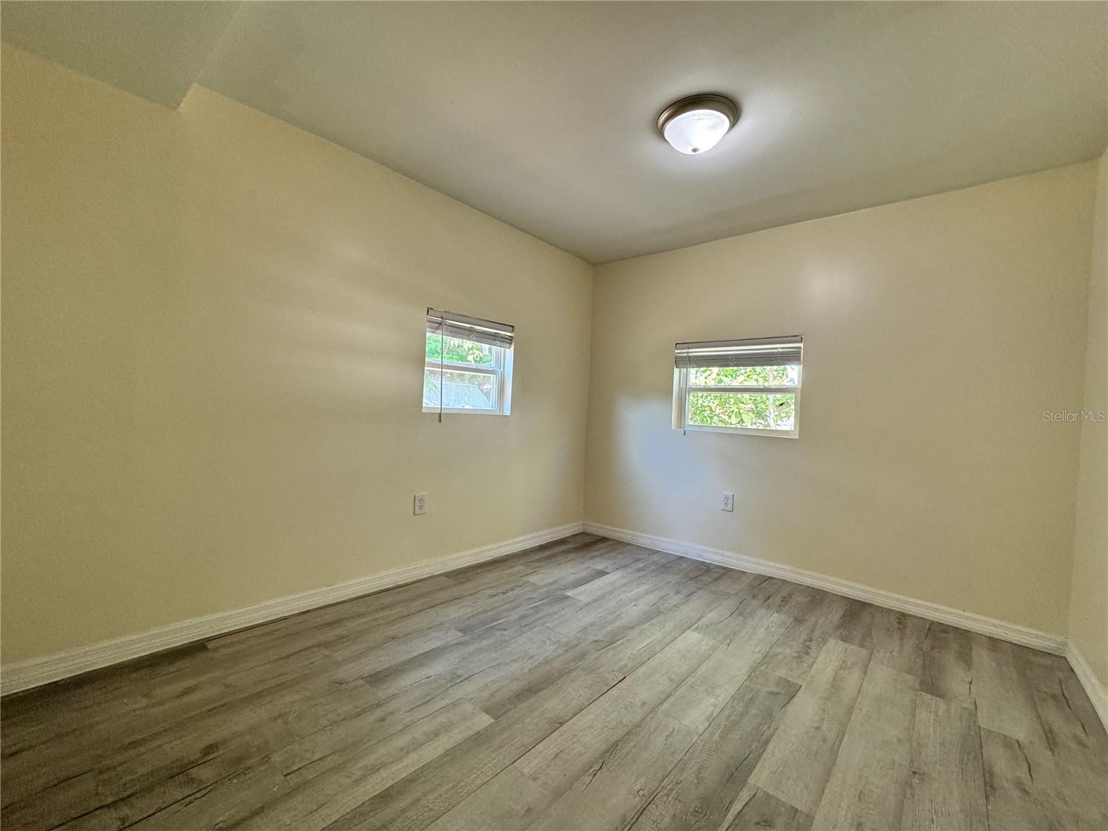 Image 17 of 34 For 11008 Pine Tree Lane