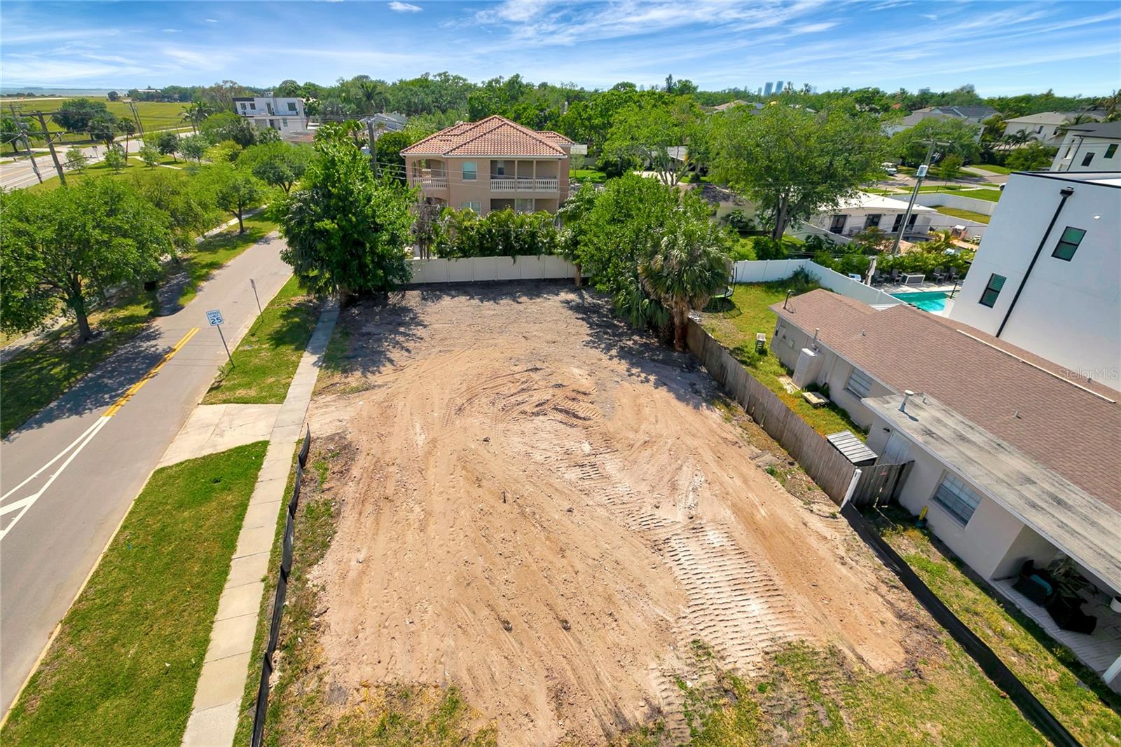 Image 2 of 11 For 632 Davis Boulevard