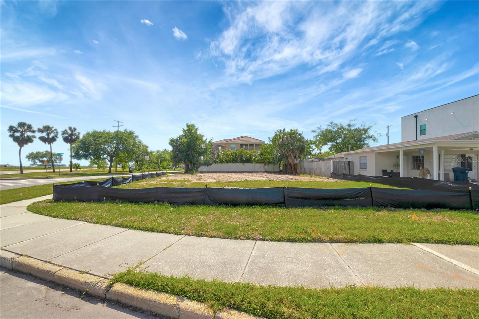 Image 3 of 11 For 632 Davis Boulevard