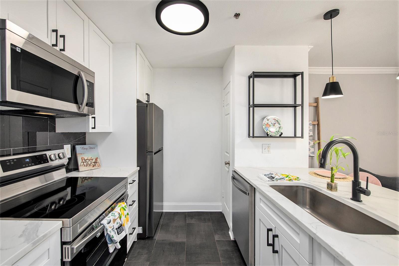 Image 3 of 14 For 1000 Horatio Street 207