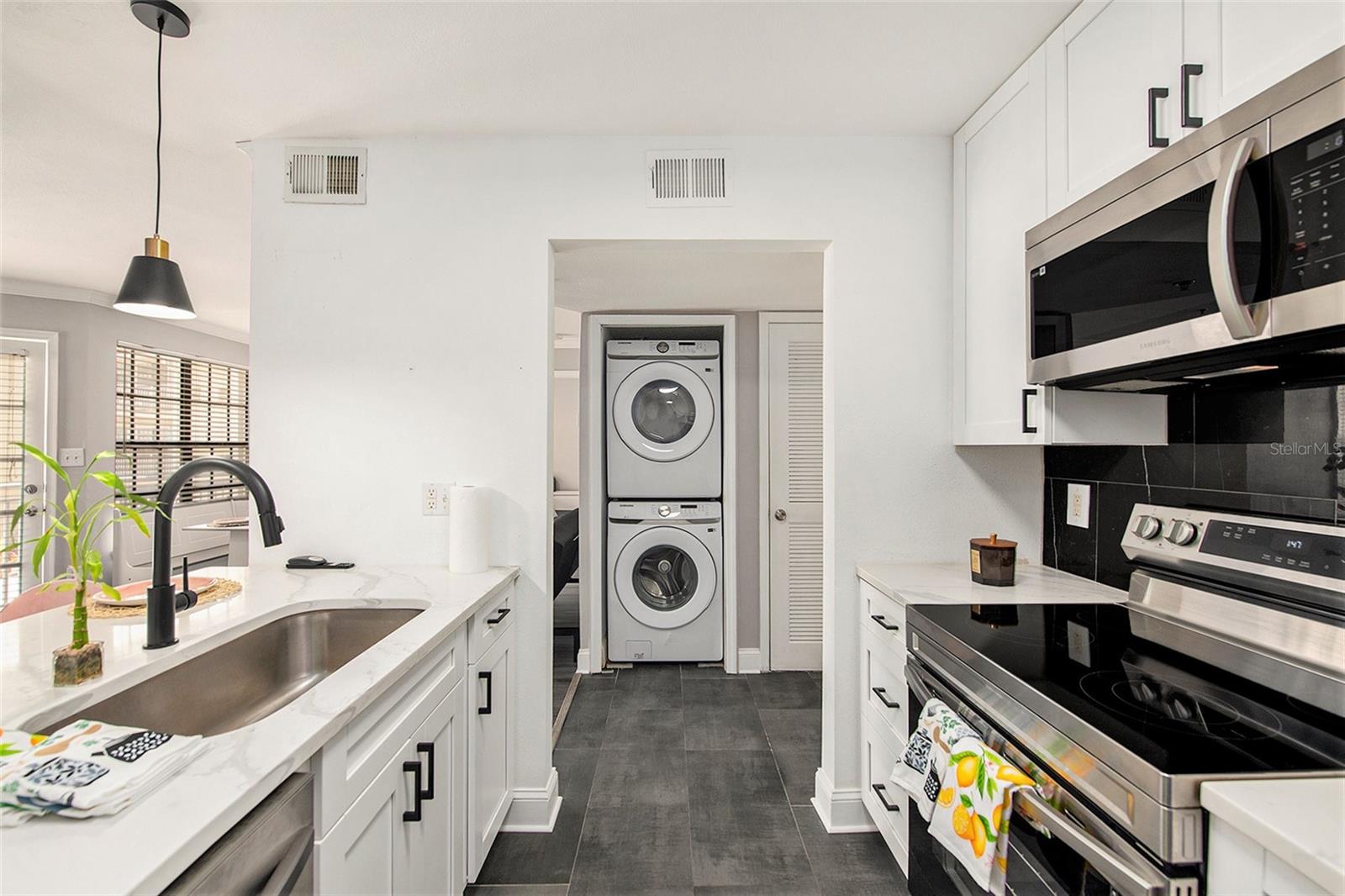 Image 4 of 14 For 1000 Horatio Street 207