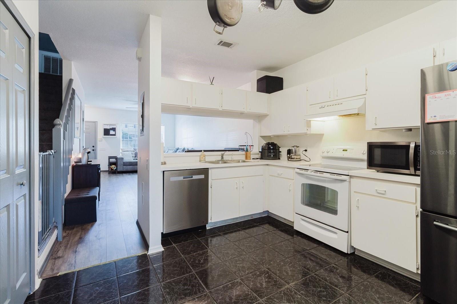 Listing photo id 8 for 12436 Berkeley Square Drive