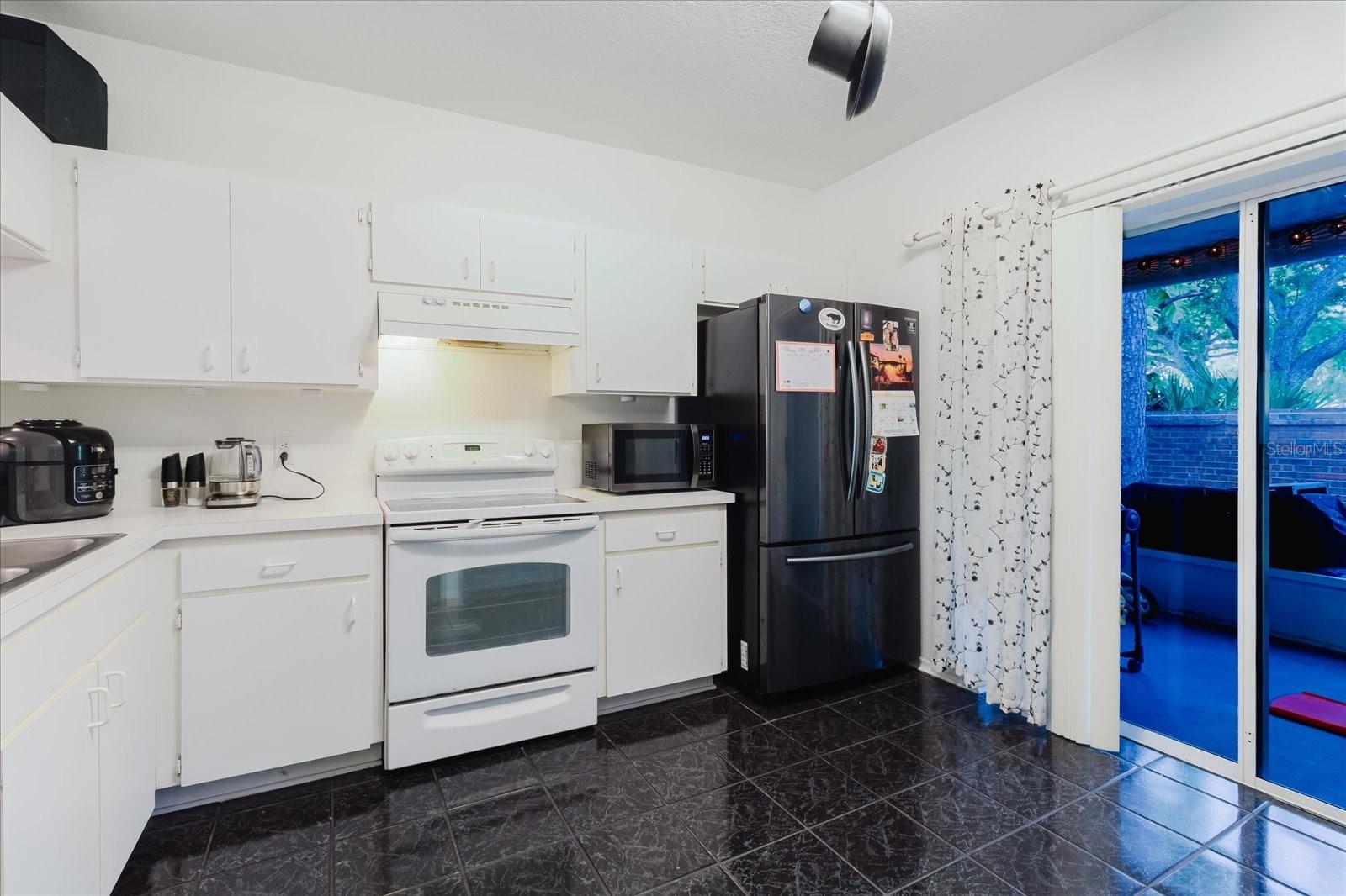 Listing photo id 12 for 12436 Berkeley Square Drive