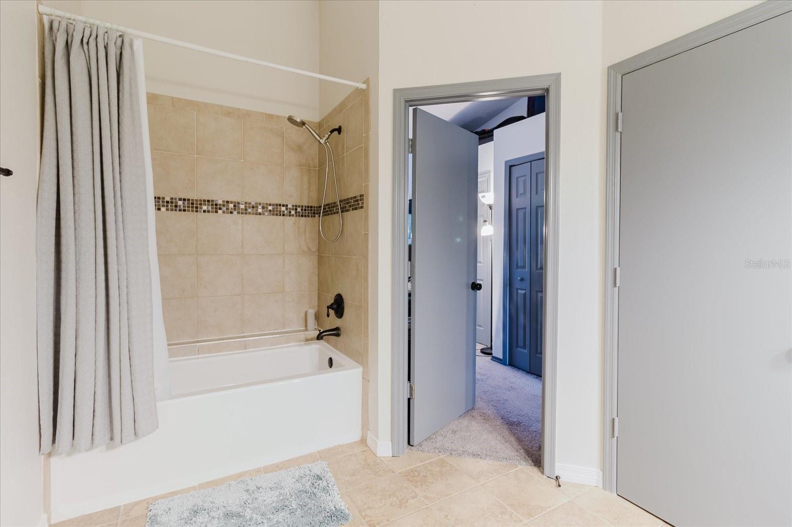 Listing photo id 23 for 12436 Berkeley Square Drive