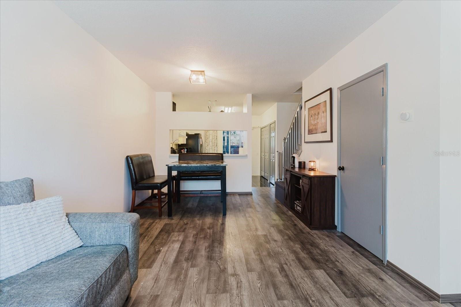 Listing photo id 3 for 12436 Berkeley Square Drive
