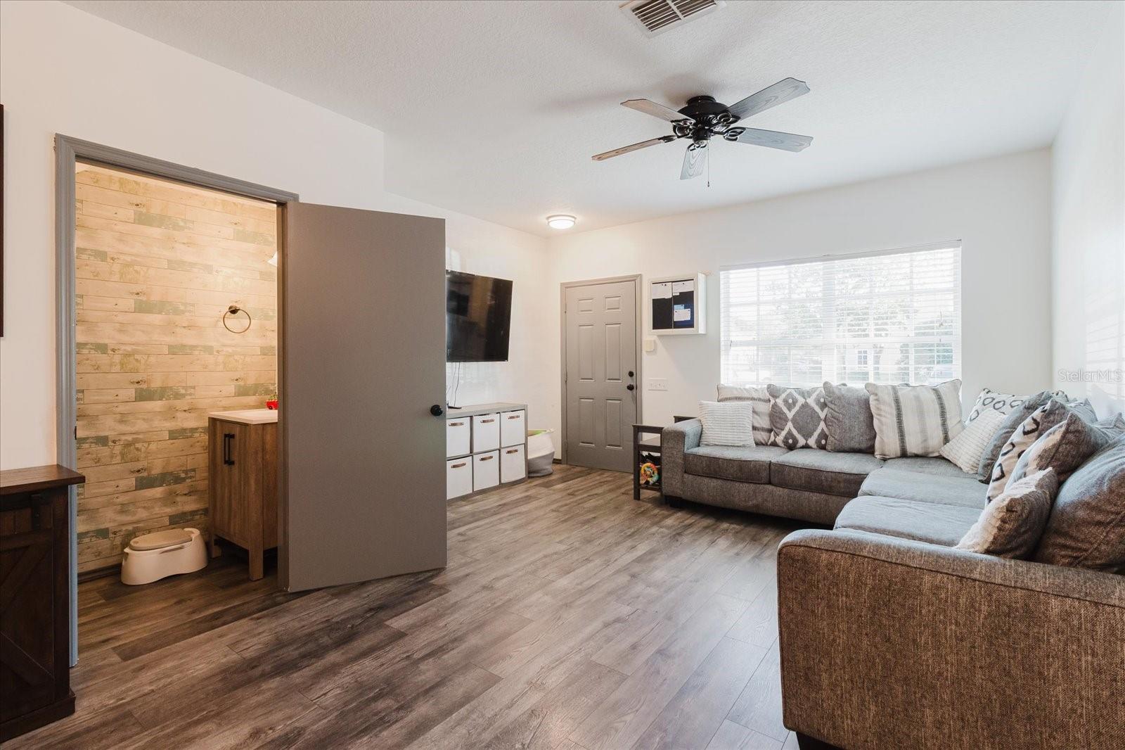 Listing photo id 4 for 12436 Berkeley Square Drive
