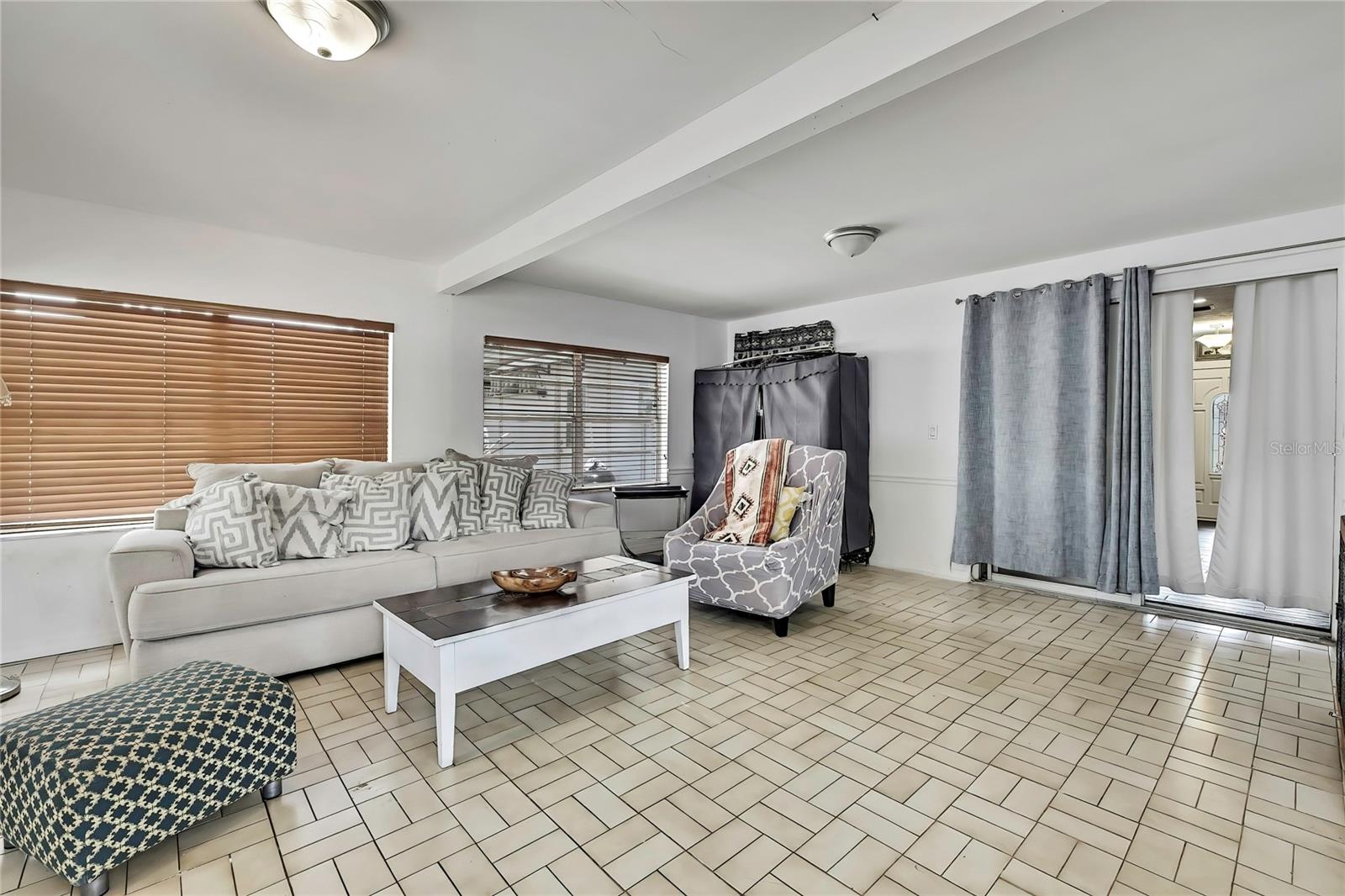 Image 19 of 20 For 215 Deer Park Avenue