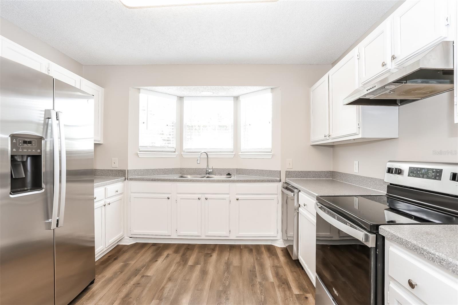 Image 4 of 15 For 1854 Alberta Court N