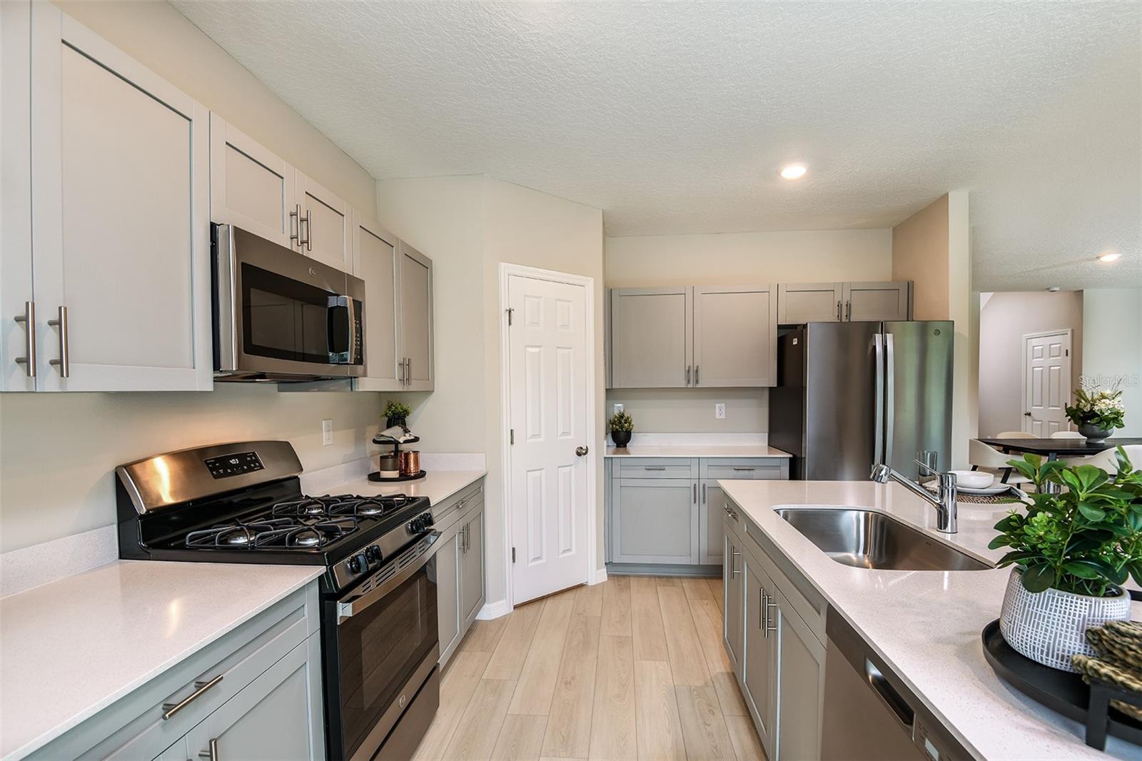 Image 13 of 24 For 37213 Sagemoor Drive