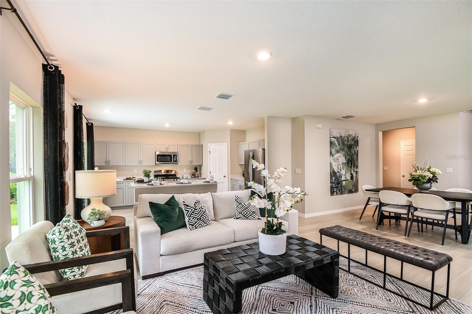 Image 4 of 24 For 37213 Sagemoor Drive