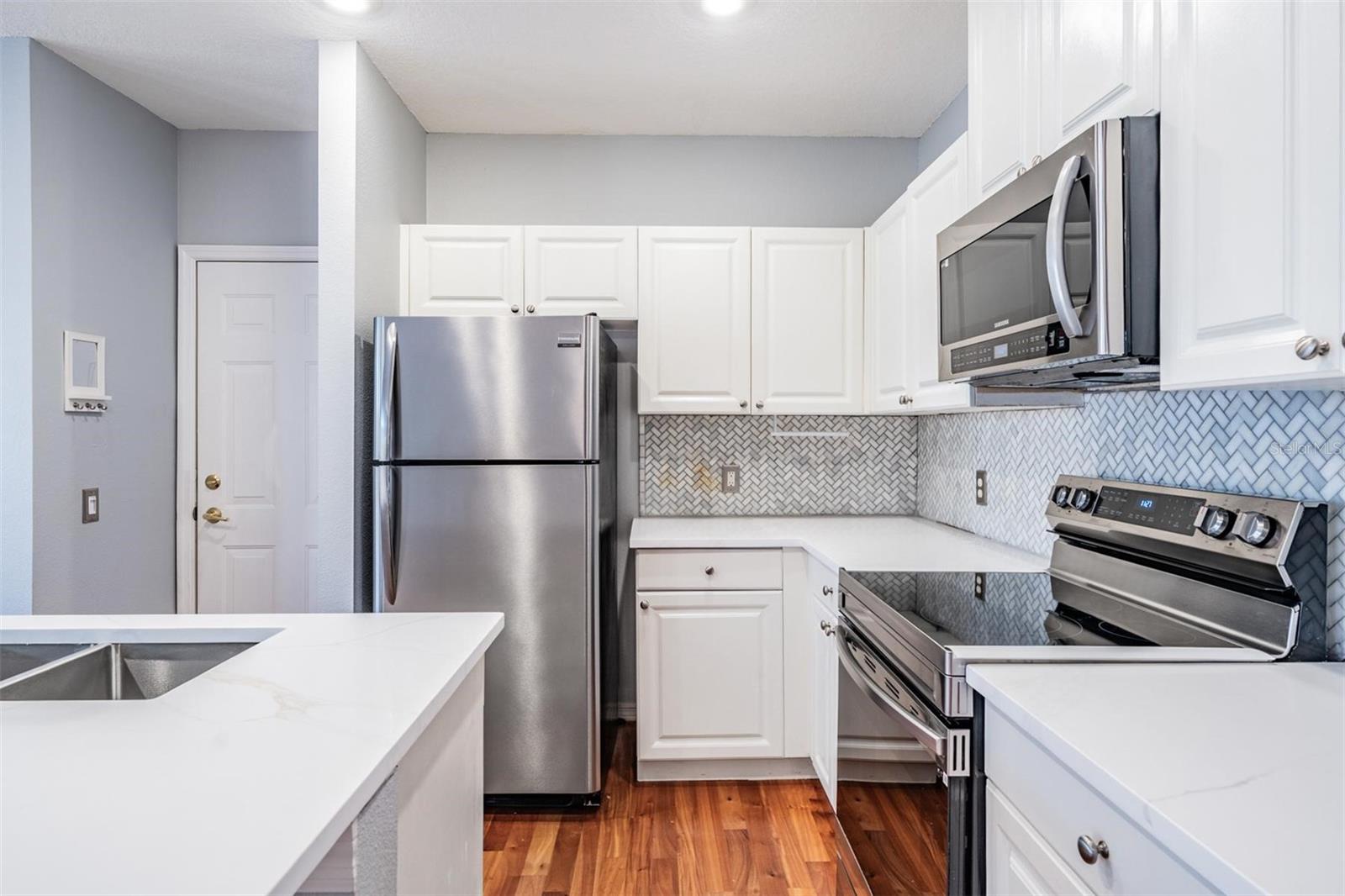 Image 10 of 38 For 404 Willow Avenue B
