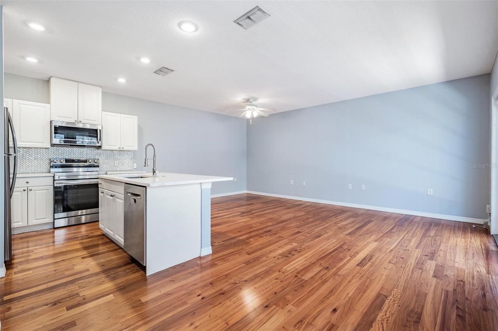Image 11 of 38 For 404 Willow Avenue B