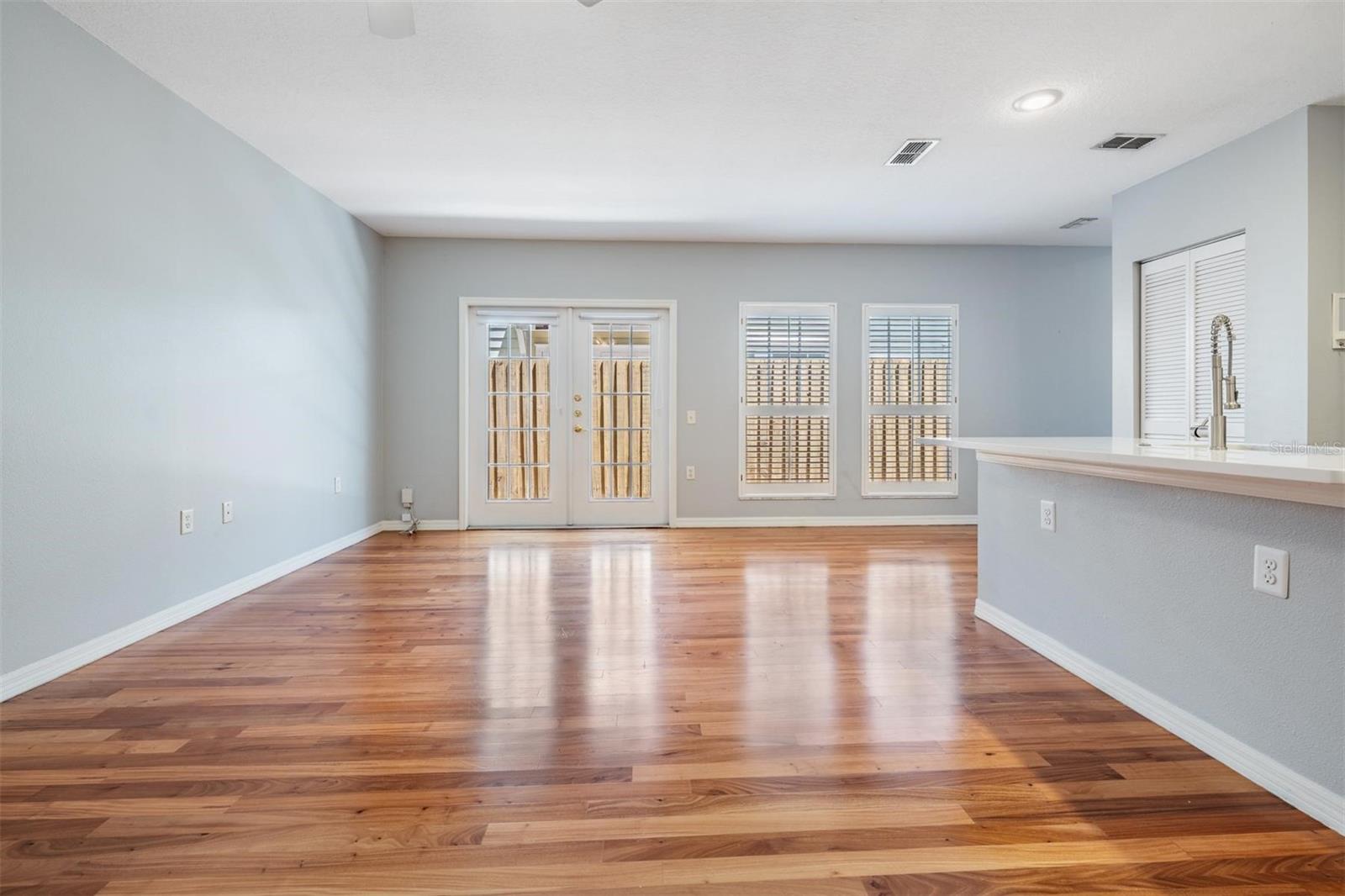 Image 14 of 38 For 404 Willow Avenue B