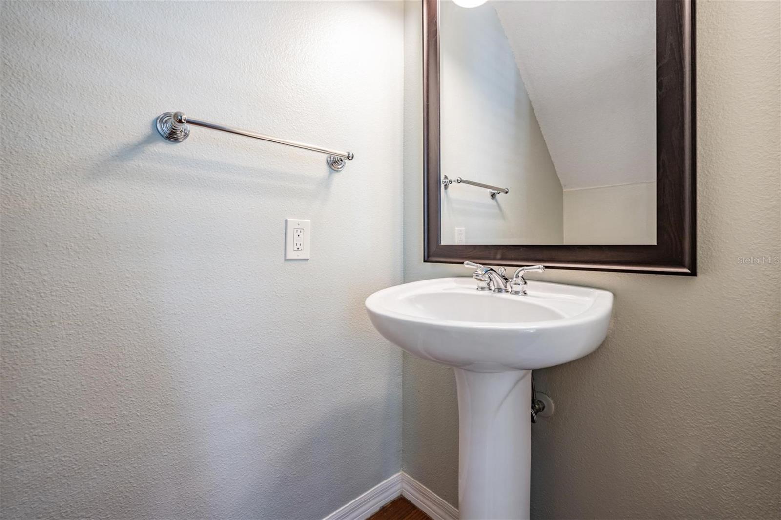 Image 15 of 38 For 404 Willow Avenue B