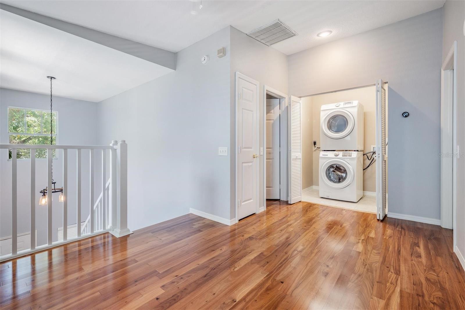 Image 17 of 38 For 404 Willow Avenue B