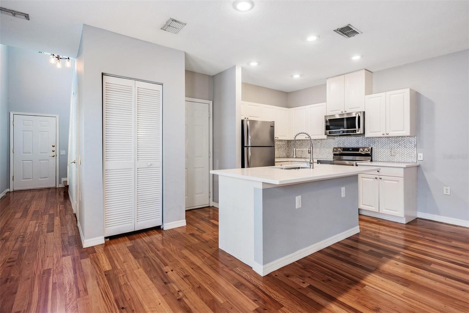 Image 4 of 38 For 404 Willow Avenue B