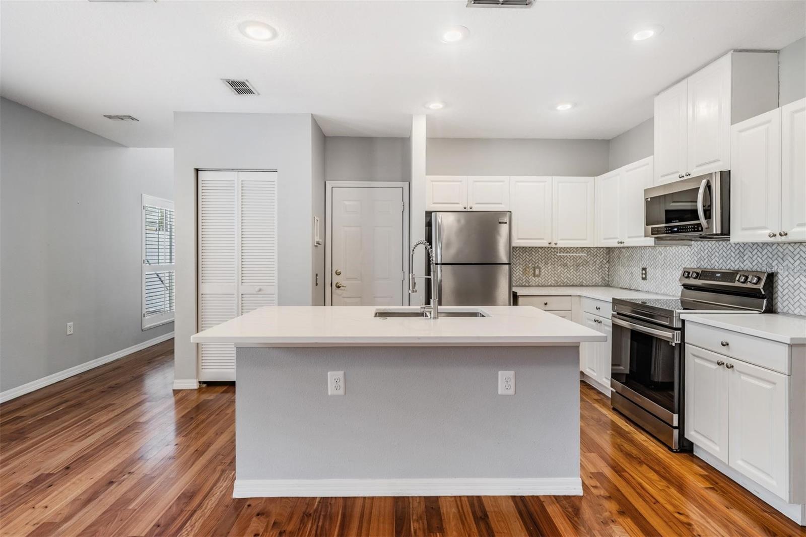 Image 6 of 38 For 404 Willow Avenue B
