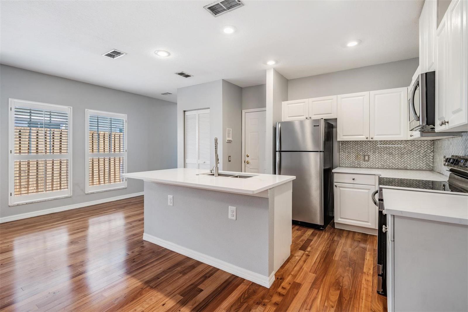 Image 7 of 38 For 404 Willow Avenue B