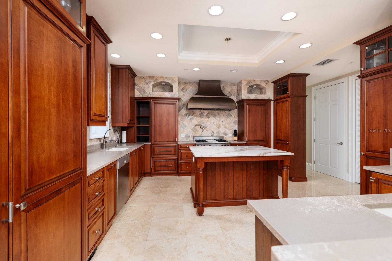 Image 10 of 73 For 13600 Gulf Boulevard 700a