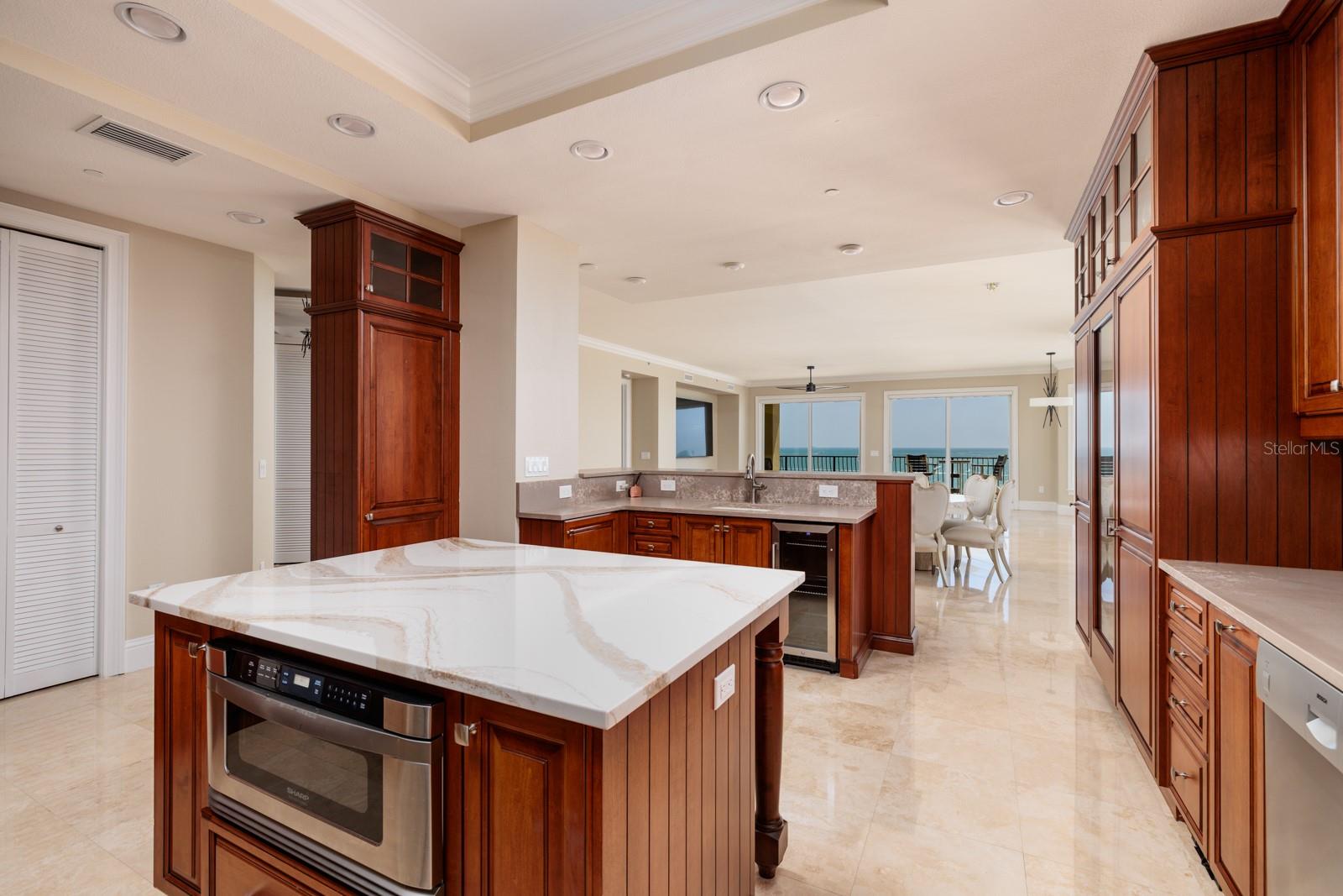Image 12 of 73 For 13600 Gulf Boulevard 700a