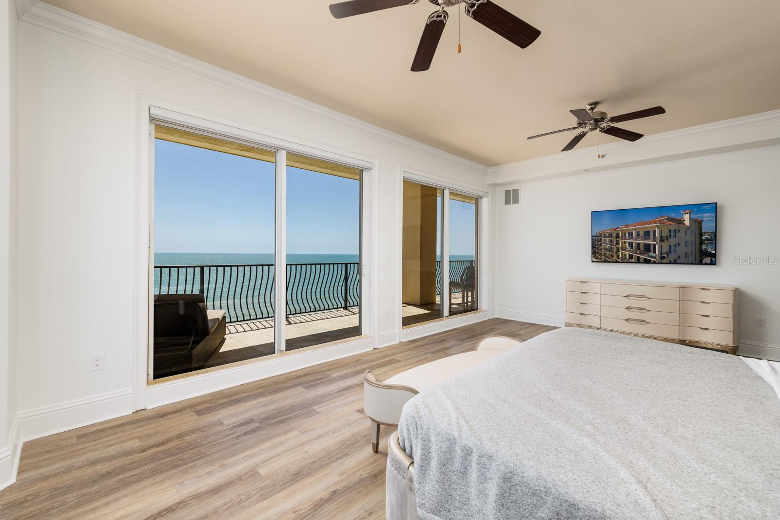 Image 22 of 73 For 13600 Gulf Boulevard 700a