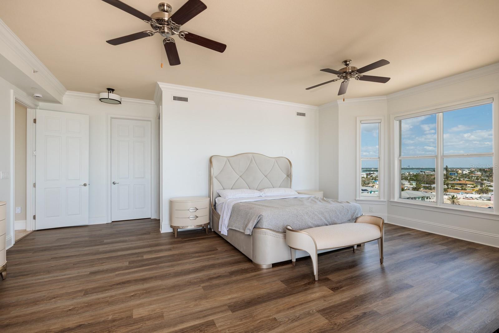 Image 23 of 73 For 13600 Gulf Boulevard 700a