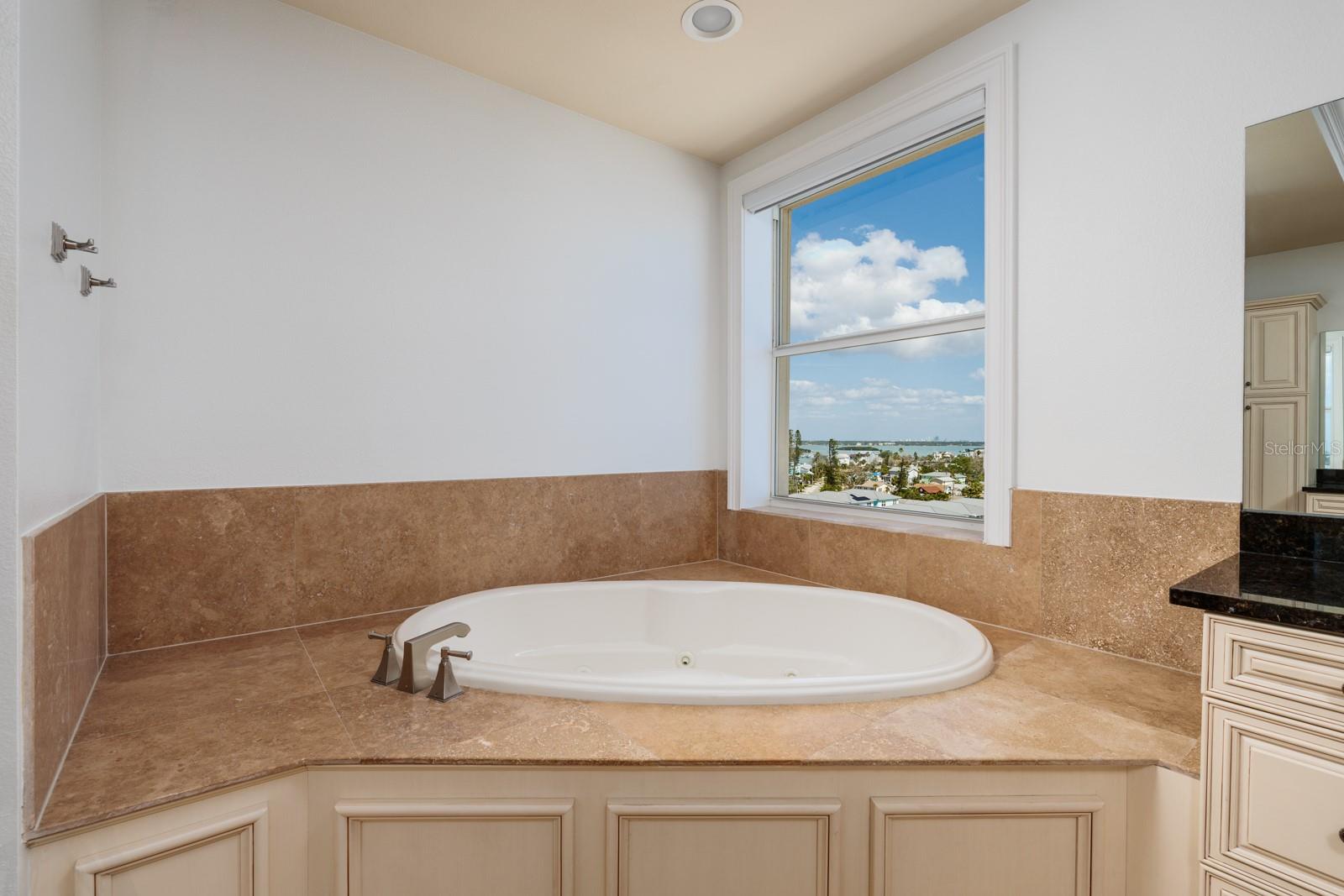 Image 26 of 73 For 13600 Gulf Boulevard 700a