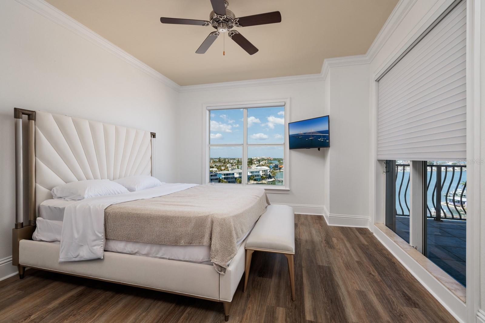 Image 33 of 73 For 13600 Gulf Boulevard 700a