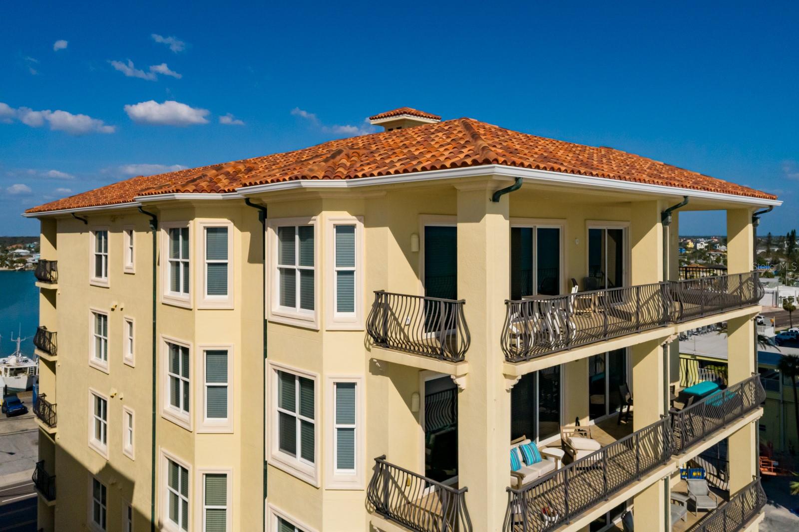 Image 66 of 73 For 13600 Gulf Boulevard 700a