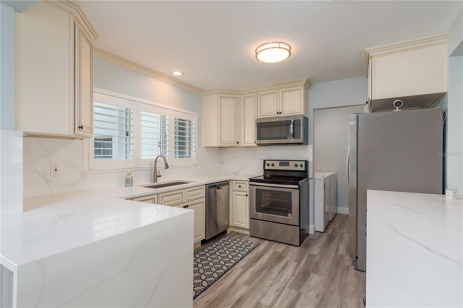 Image 17 of 53 For 311 Island Way 101