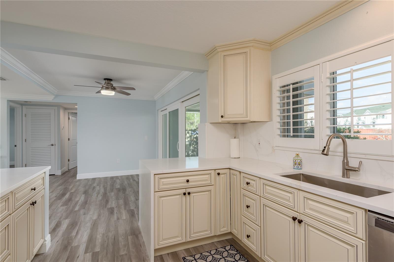 Image 20 of 53 For 311 Island Way 101