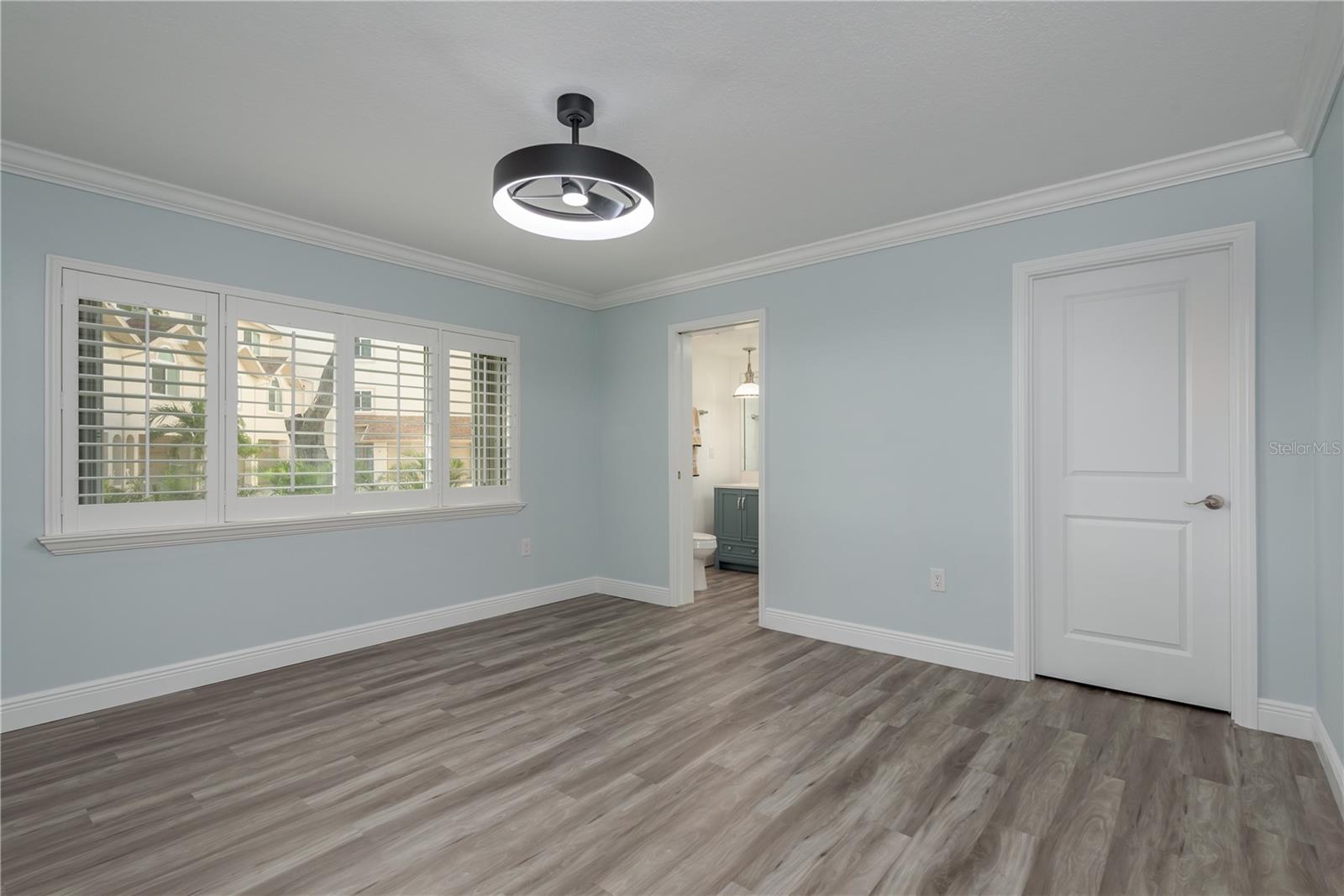 Image 21 of 53 For 311 Island Way 101