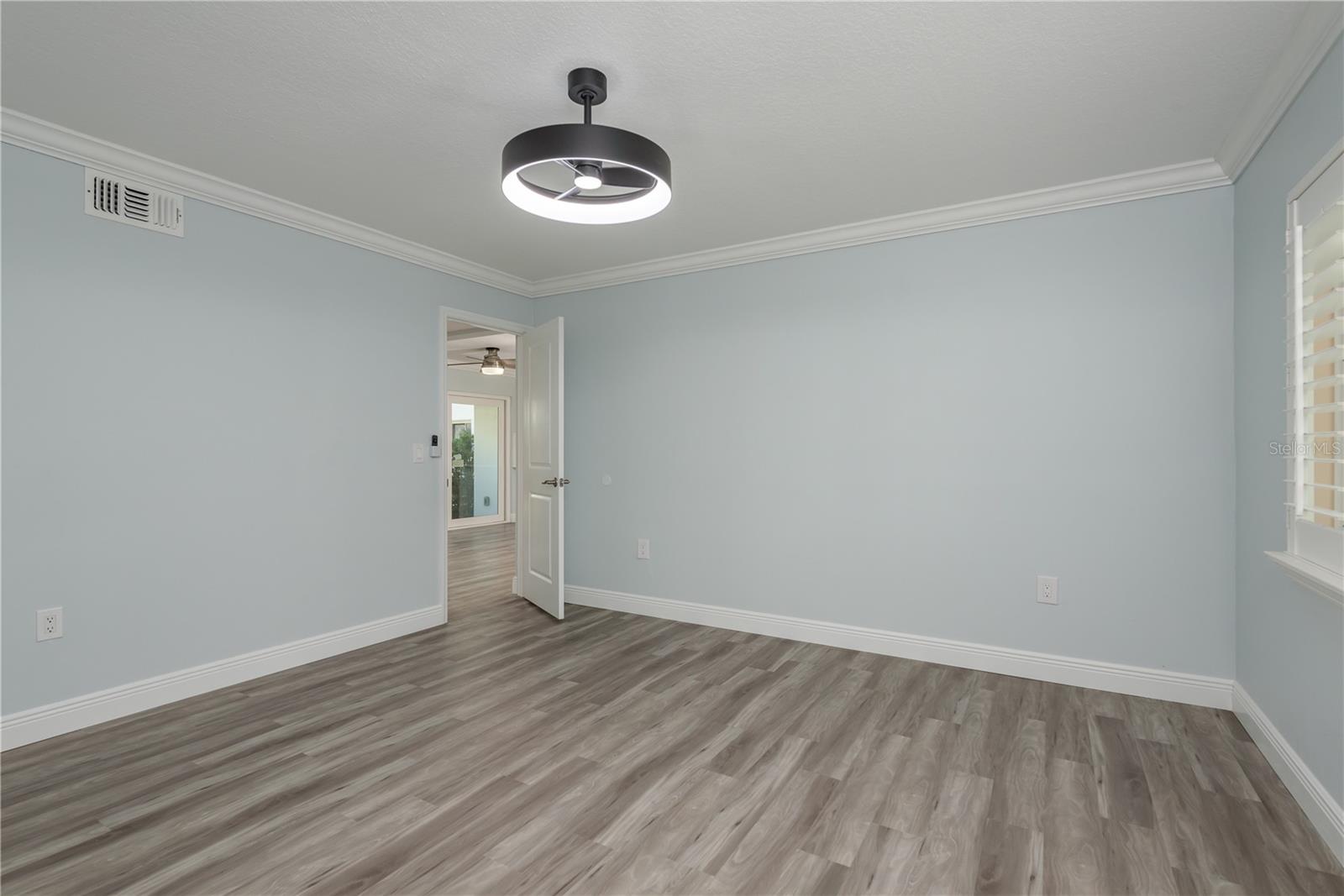 Image 22 of 53 For 311 Island Way 101