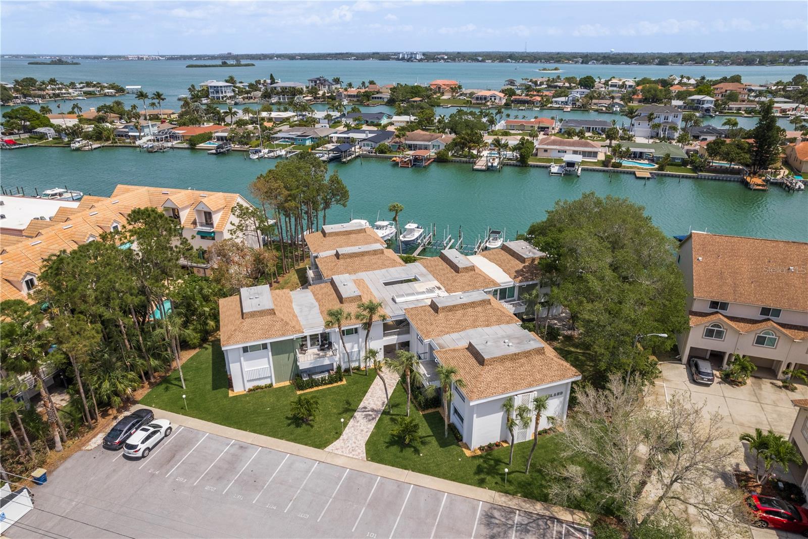 Image 41 of 53 For 311 Island Way 101