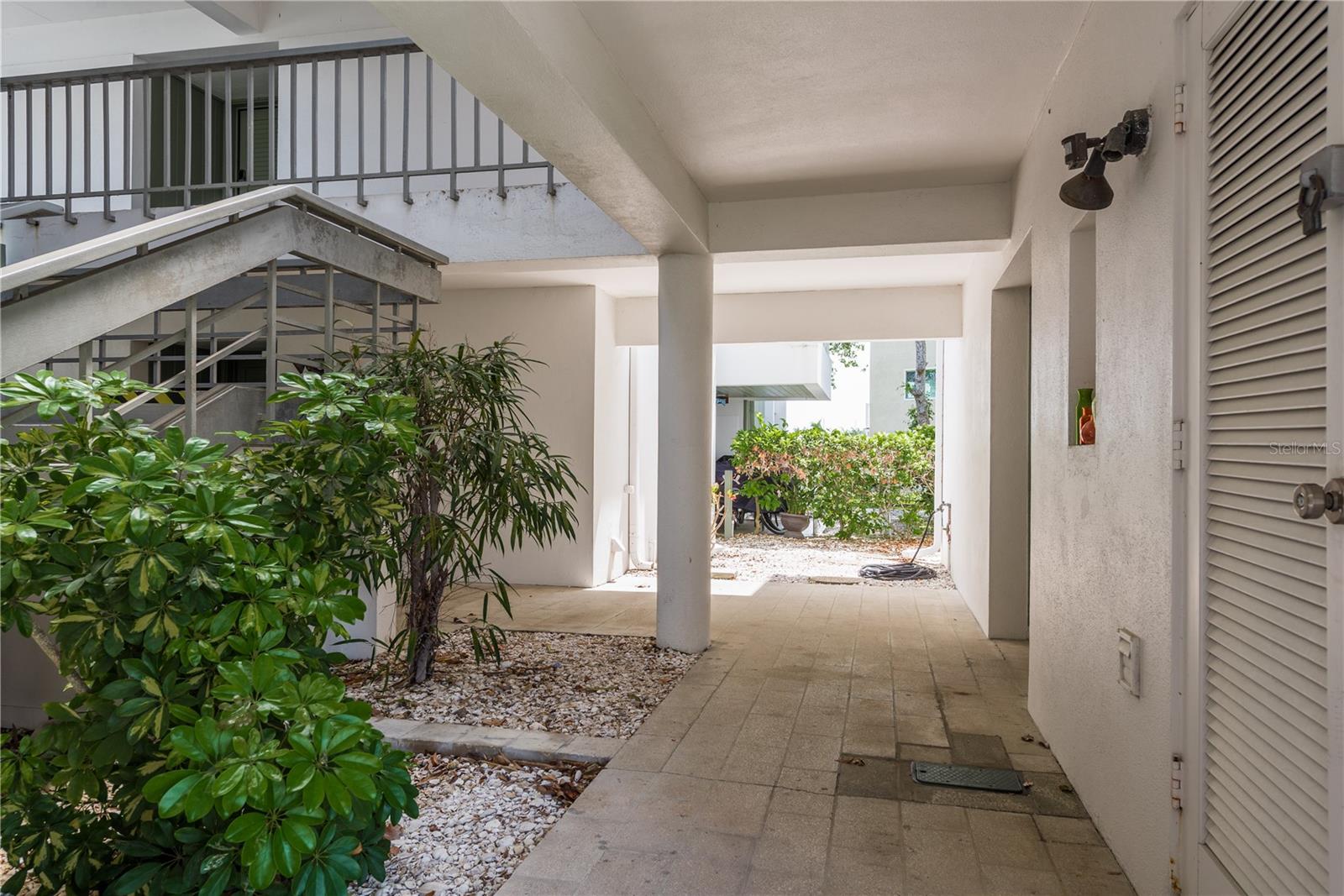 Image 5 of 53 For 311 Island Way 101
