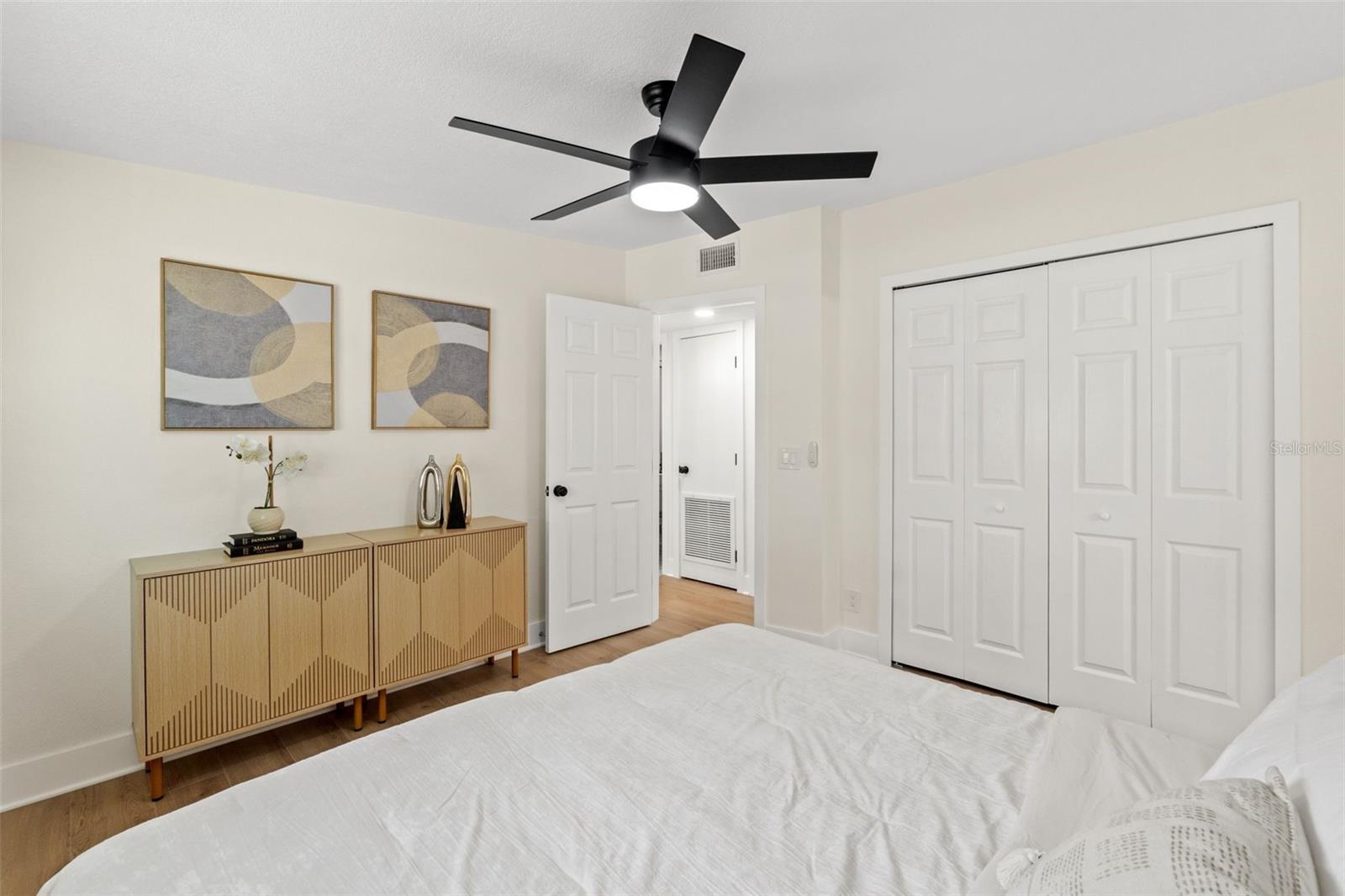 Image 16 of 24 For 3066 Highland Street N