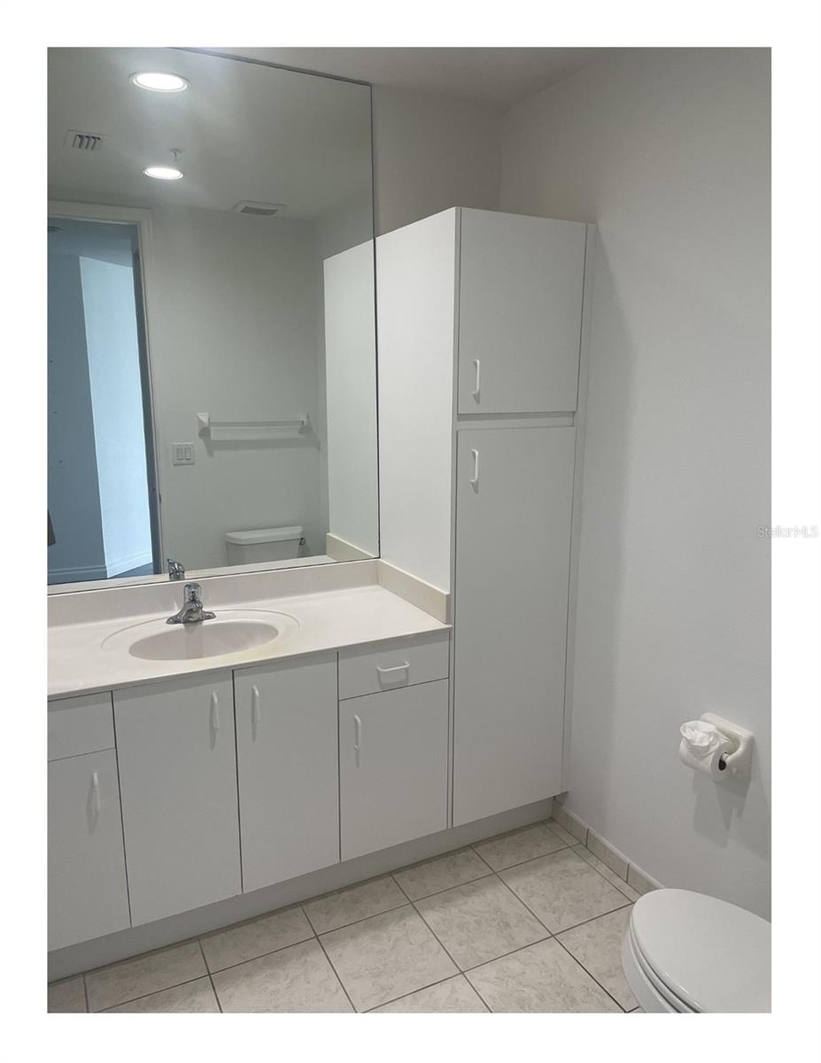 Image 18 of 46 For 1180 Gulf Boulevard 2204