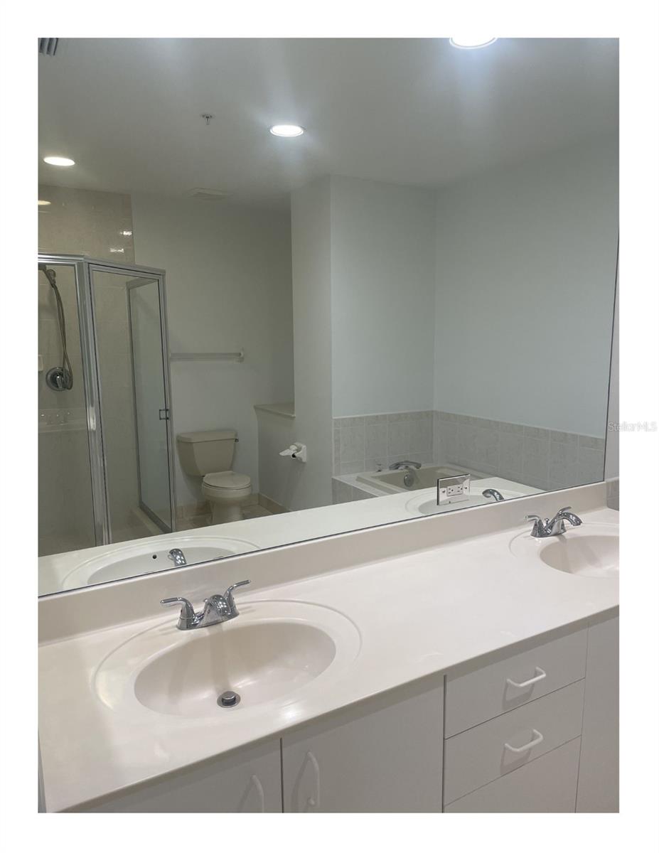 Image 22 of 46 For 1180 Gulf Boulevard 2204