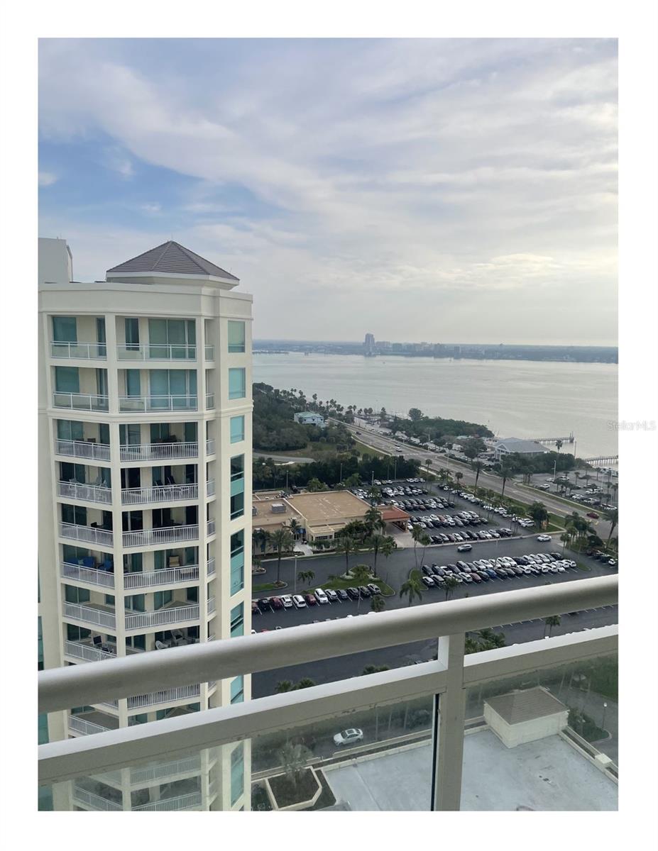 Image 7 of 46 For 1180 Gulf Boulevard 2204