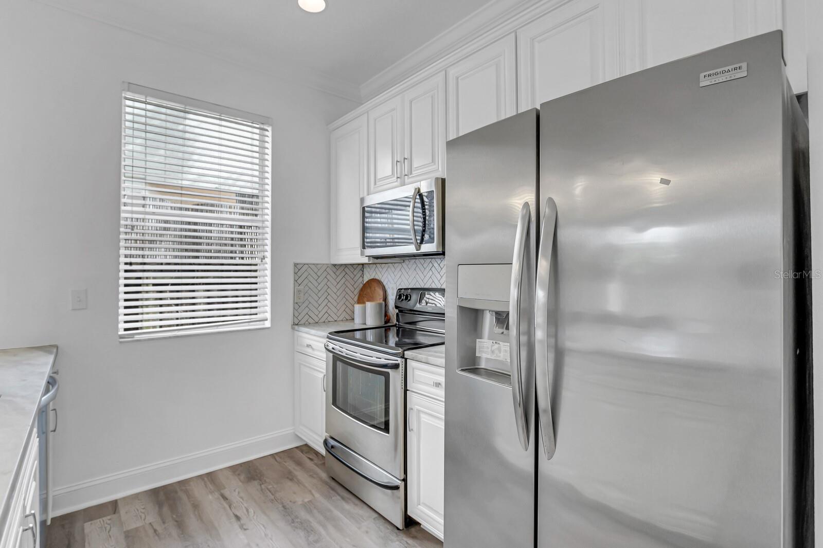 Image 11 of 37 For 2410 North A Street 2