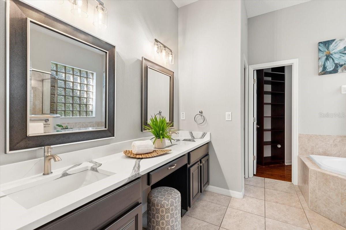 Listing photo id 10 for 20403 Walnut Grove Lane