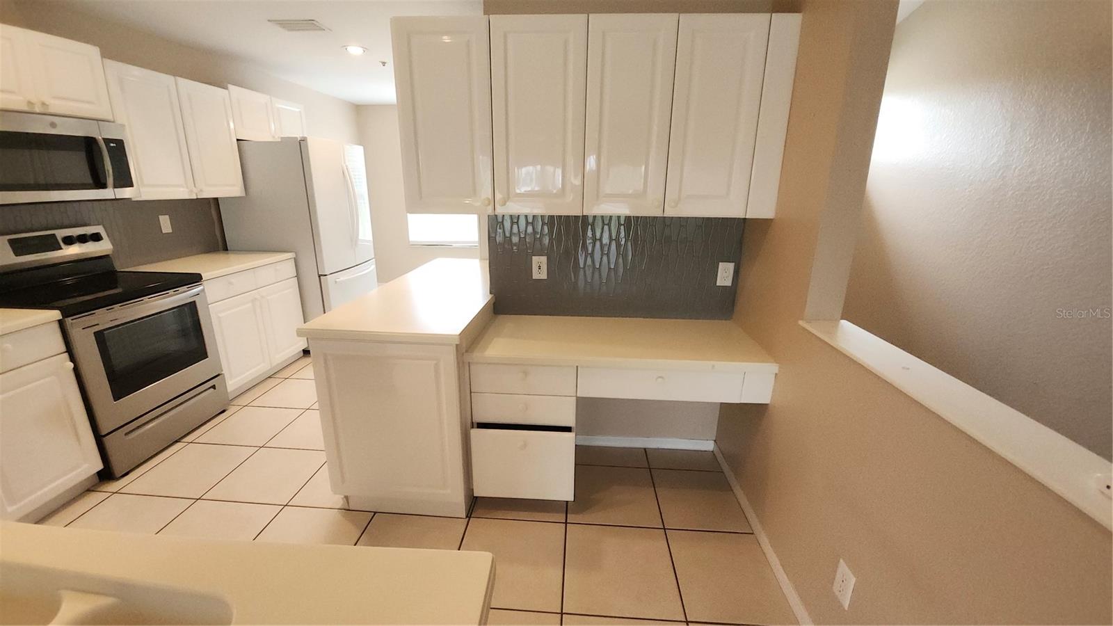 Image 13 of 40 For 6618 Pineview Terrace 6618