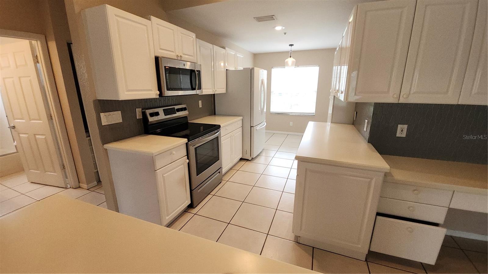 Image 17 of 40 For 6618 Pineview Terrace 6618
