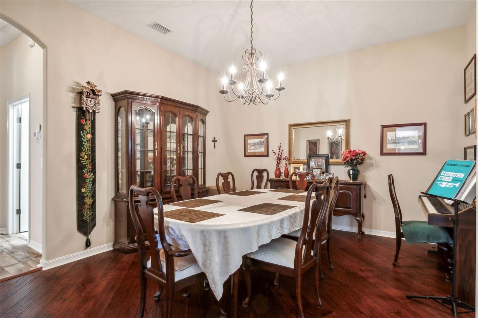 Image 13 of 54 For 1430 Beaconsfield Drive