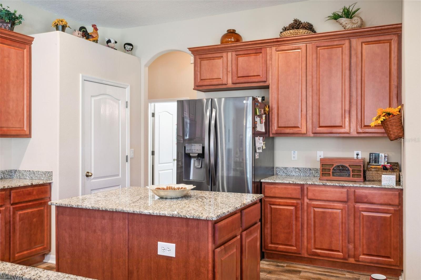 Image 18 of 54 For 1430 Beaconsfield Drive