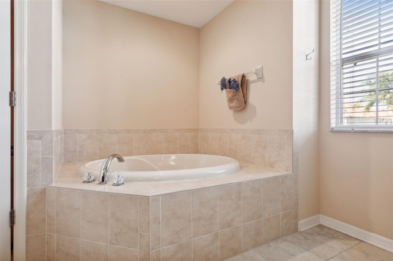 Image 43 of 54 For 1430 Beaconsfield Drive