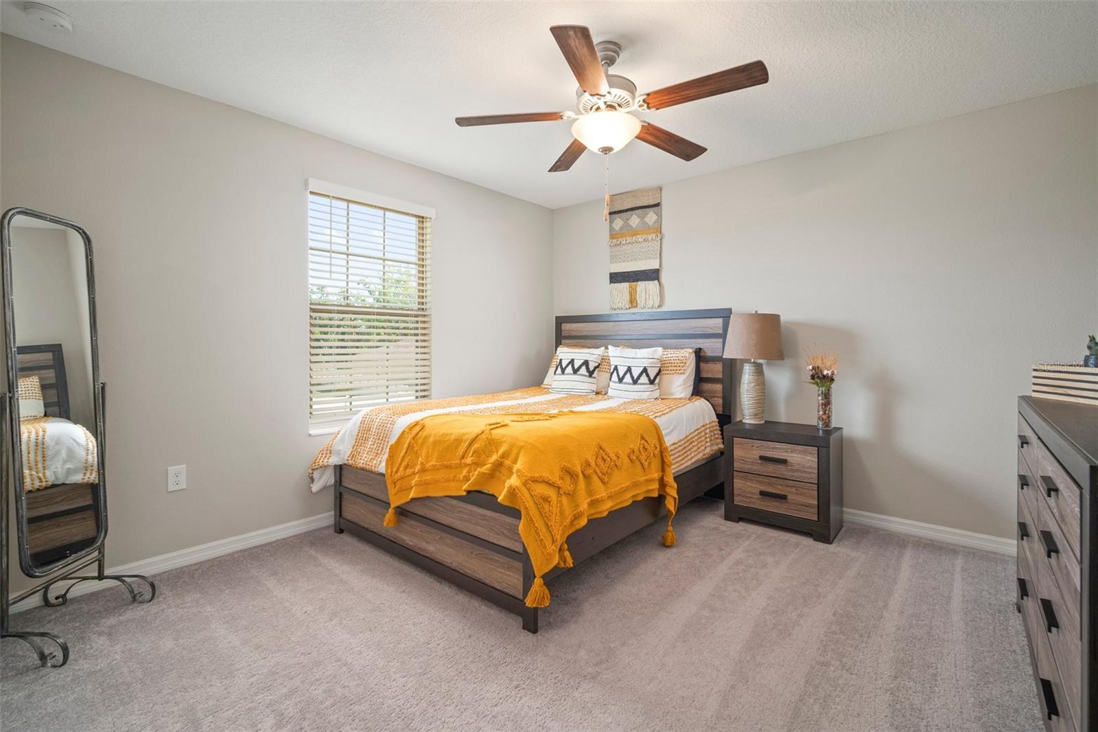 Image 21 of 28 For 1547 Golden Glow Drive