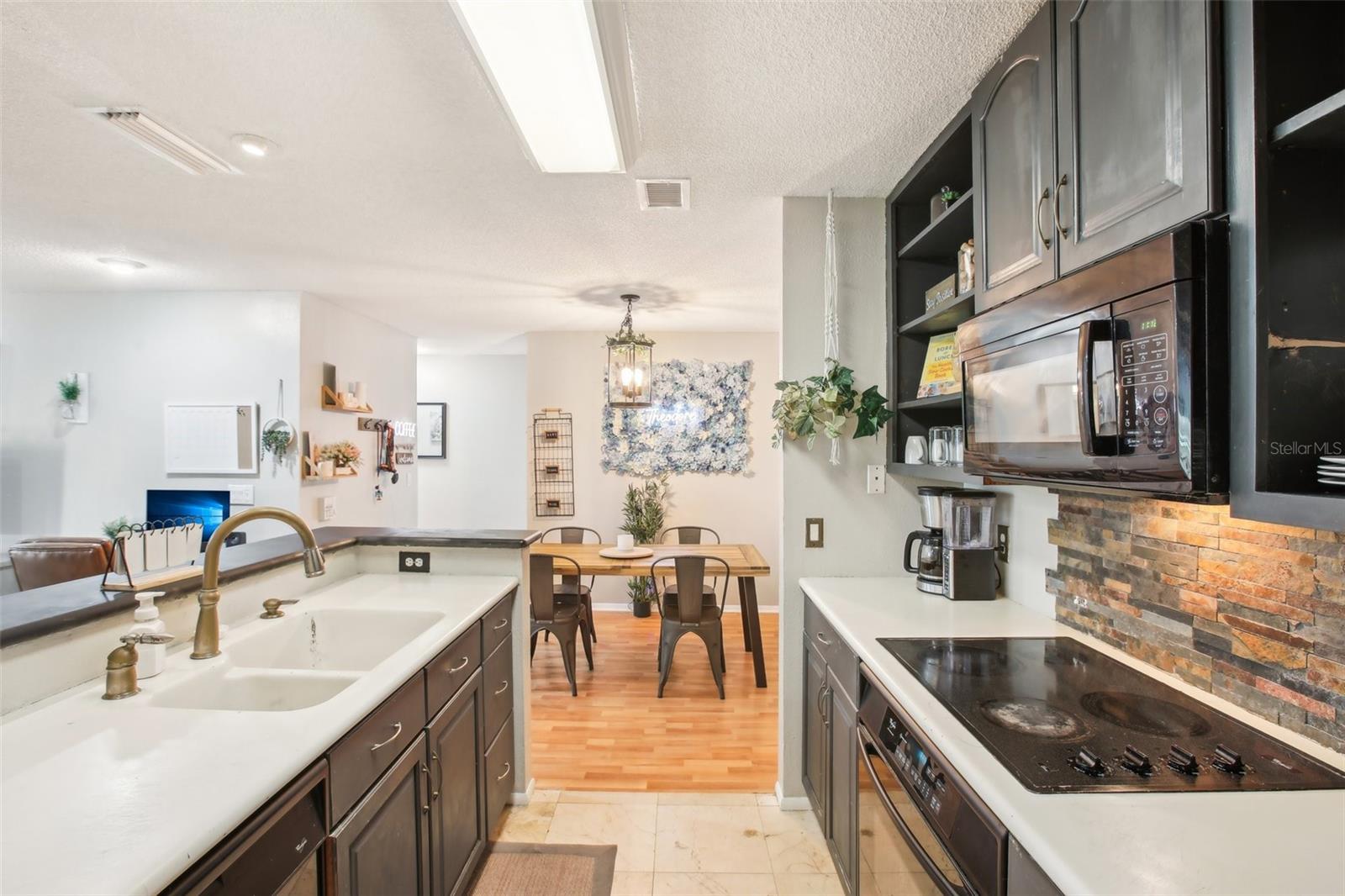 Image 13 of 68 For 9481 Highland Oak Drive 1616