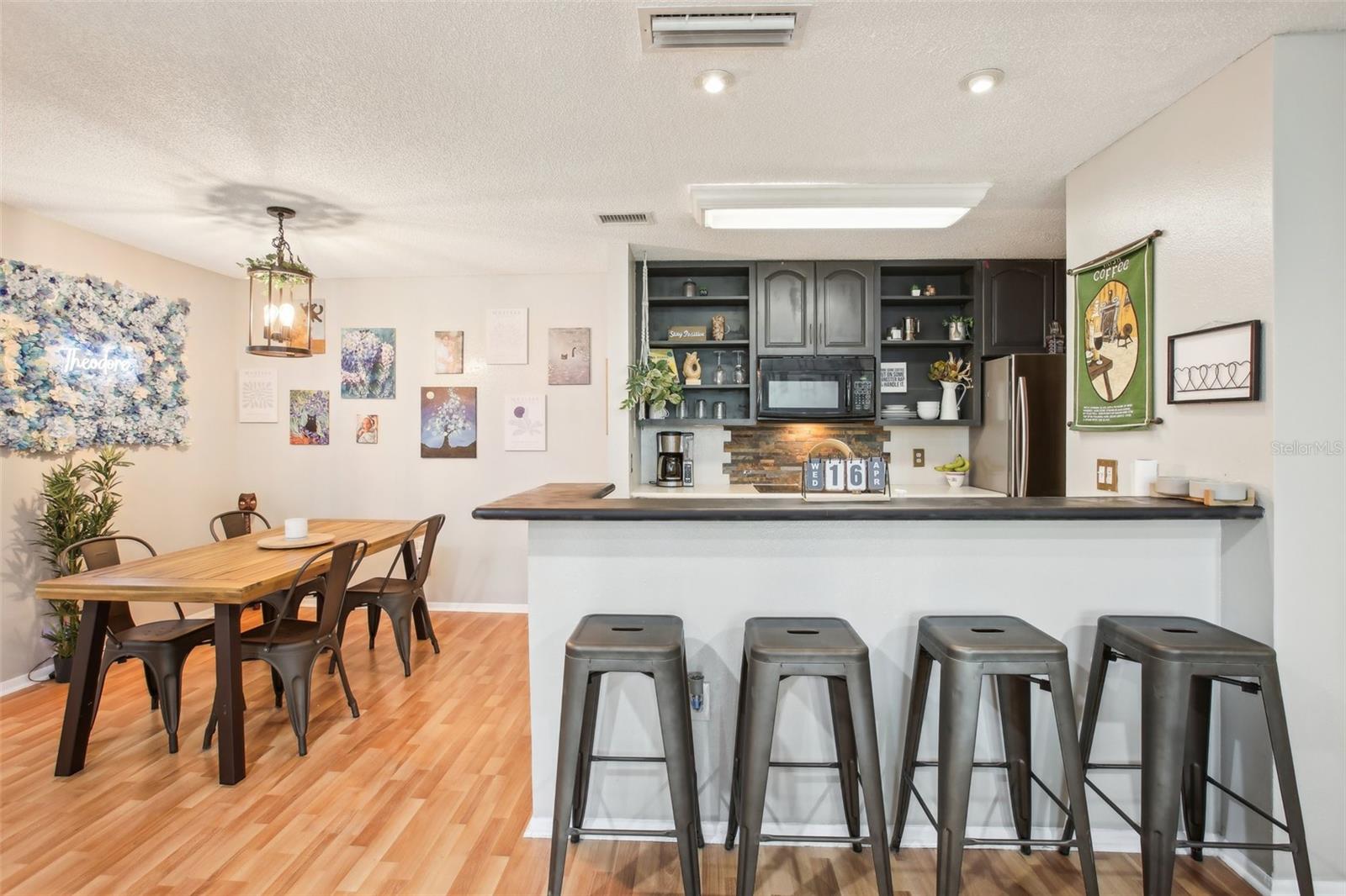 Image 16 of 68 For 9481 Highland Oak Drive 1616
